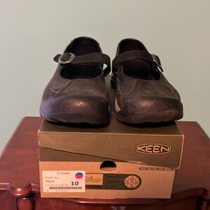 Women’s Keen shoes